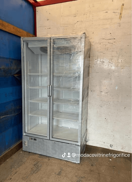 Vitrină frigorifică verticală dublă, 210cm înălțime, 120cm lungime, 70cm adâncime