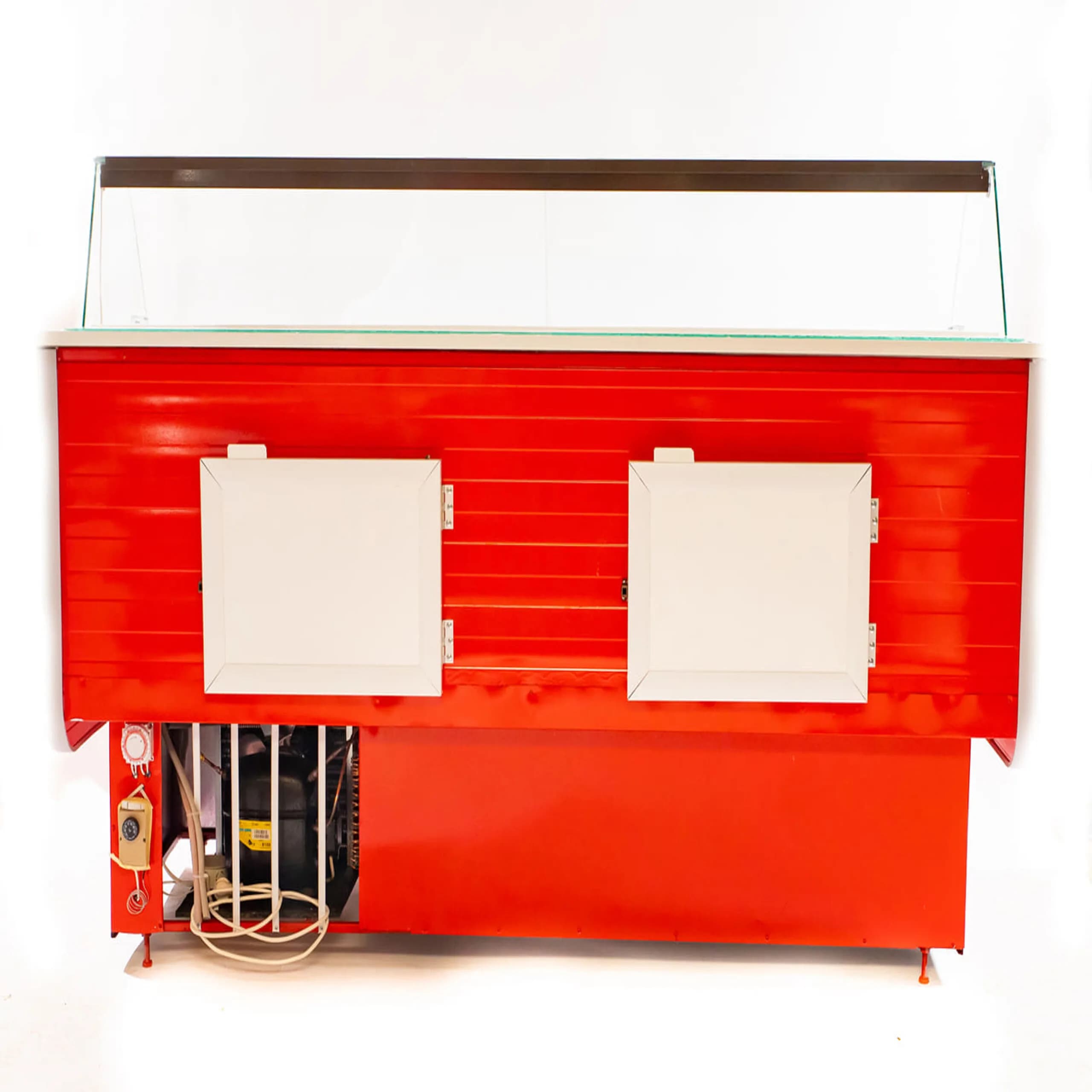 Vitrină frigorifica VF1000 Pentru Mezeluri/Carne, Profesionala, Dezghetare Automata, Afisajul Digital, 250X93X60X124 CM