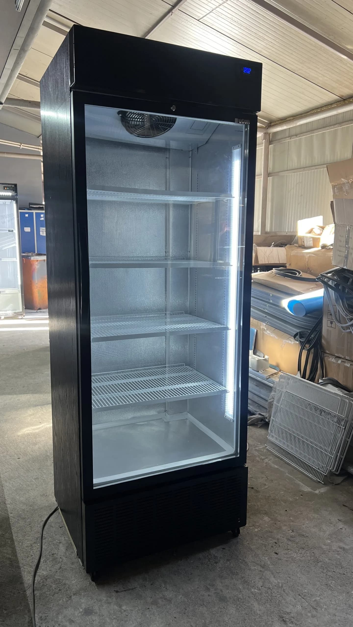 Vitrina frigorifica verticala, 215cm înălțime, 78cm lățime, 70cm adâncime