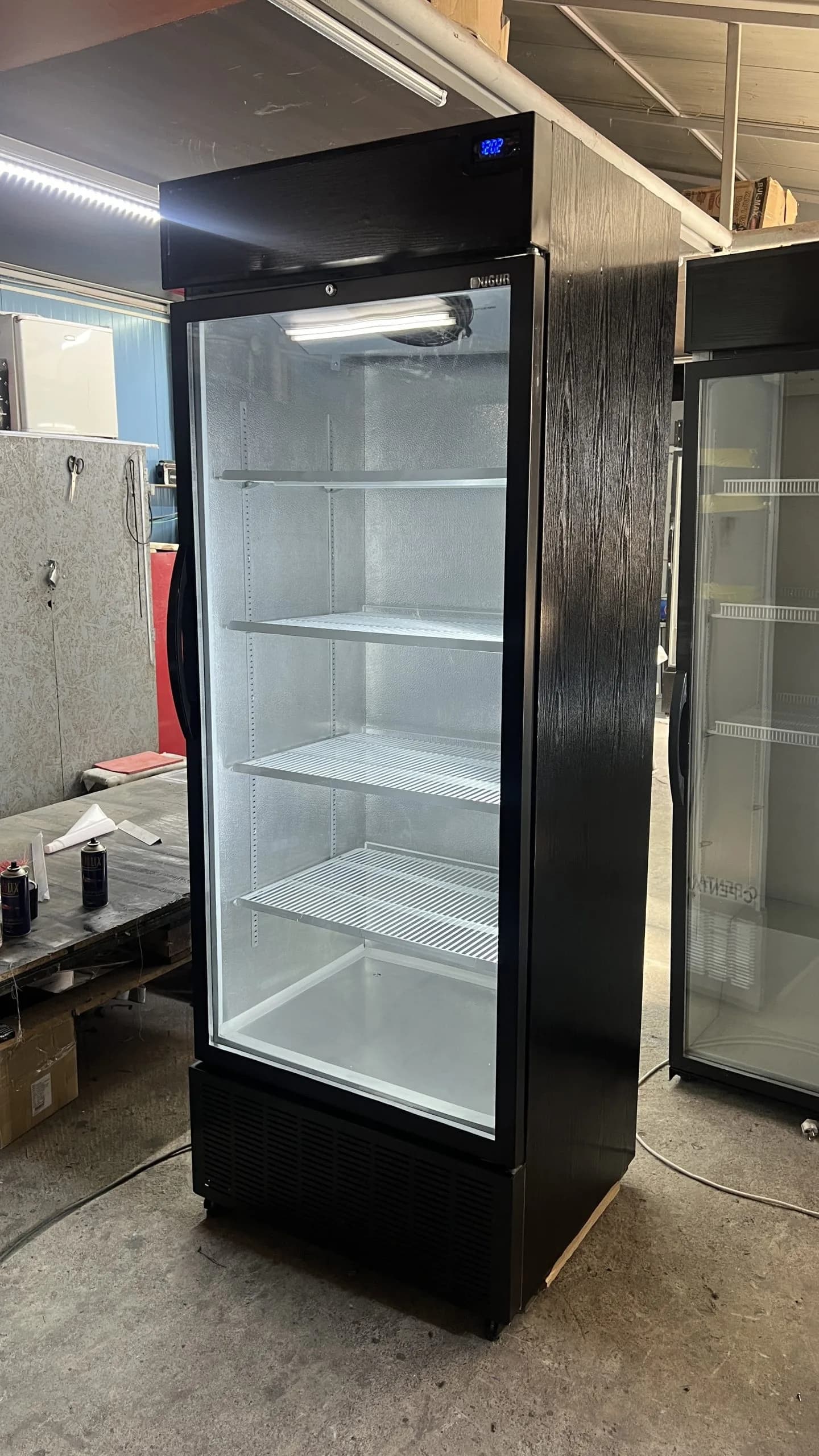 Vitrina frigorifica verticala, 215cm înălțime, 78cm lățime, 70cm adâncime