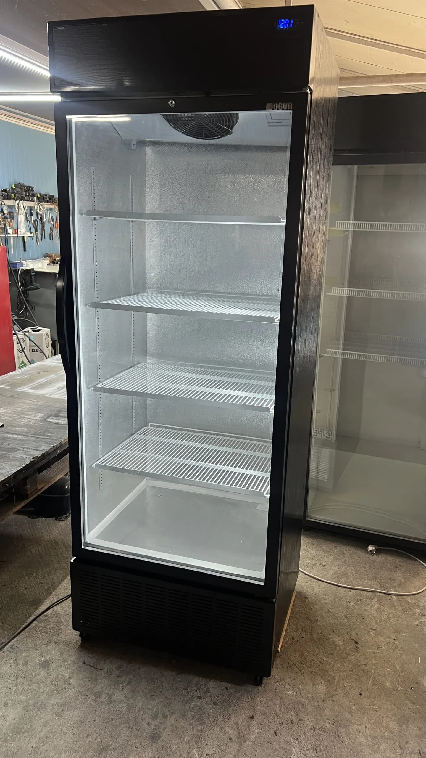 Vitrina frigorifica verticala, 215cm înălțime, 78cm lățime, 70cm adâncime