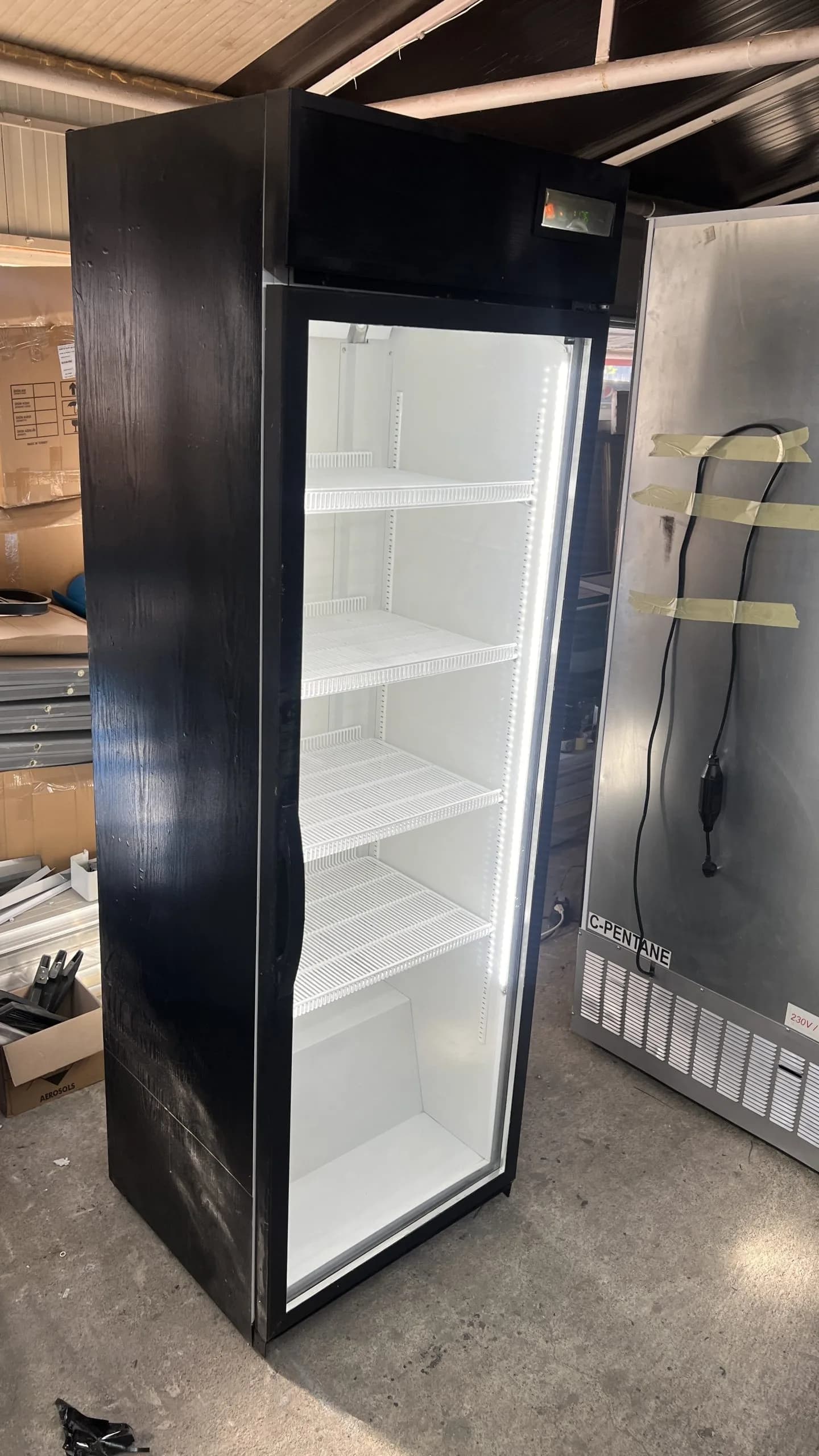 Vitrina frigorifica verticala, 215cm înălțime, 78cm lățime, 70cm adâncime