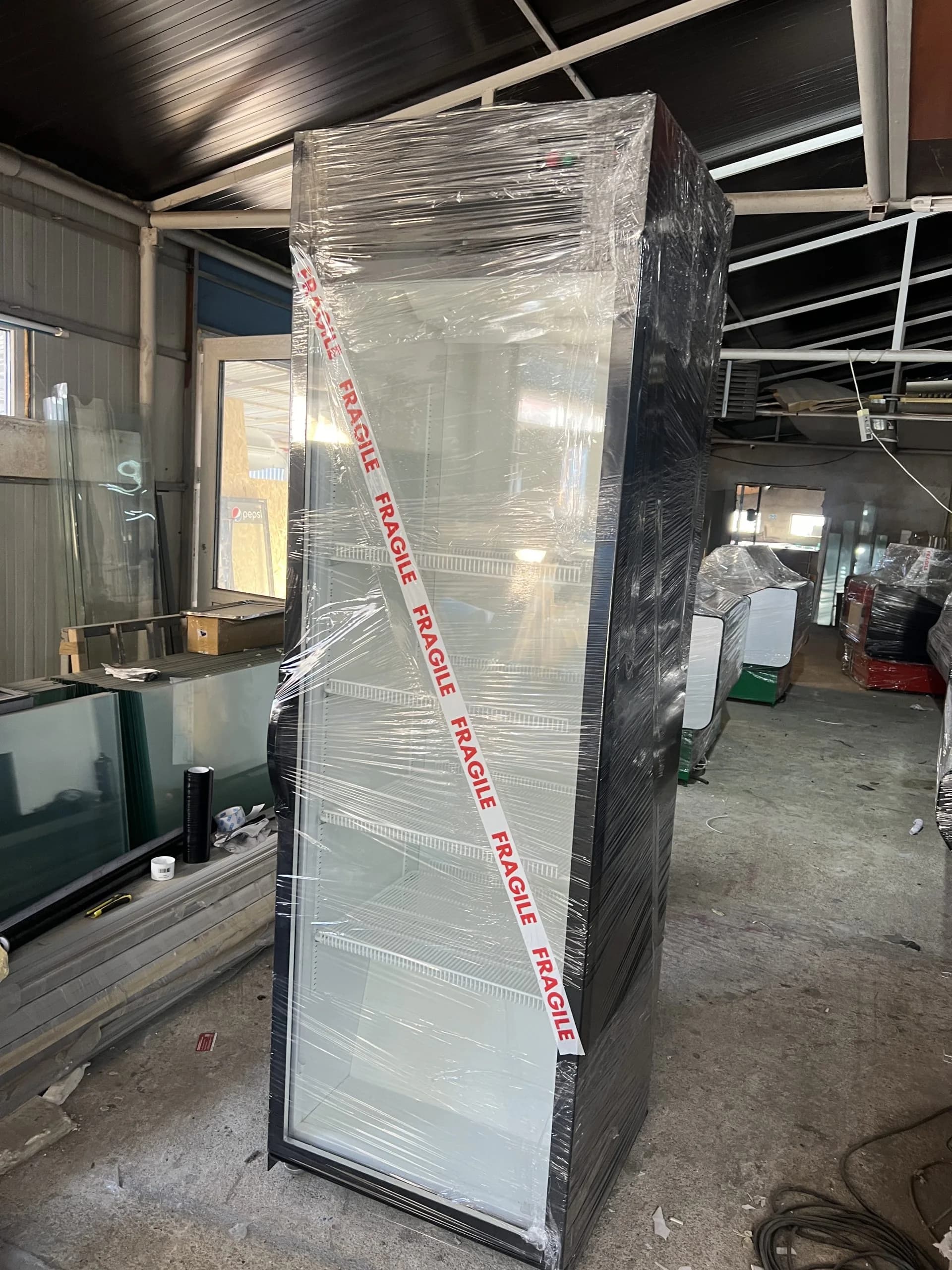 Vitrina frigorifica verticala UBC, 212cm înălțime, 72cm lățime, 60cm adâncime