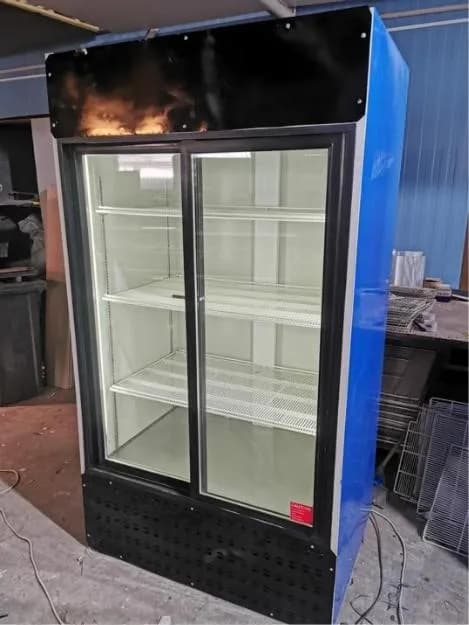 Vitrină frigorifică verticală dublă, 200cm înălțime, 110cm lungime, 75cm adâncime