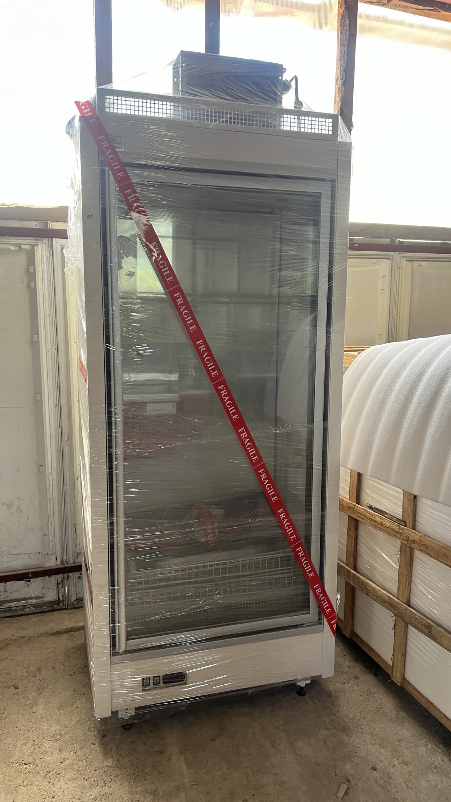 Congelator vertical cu o usa