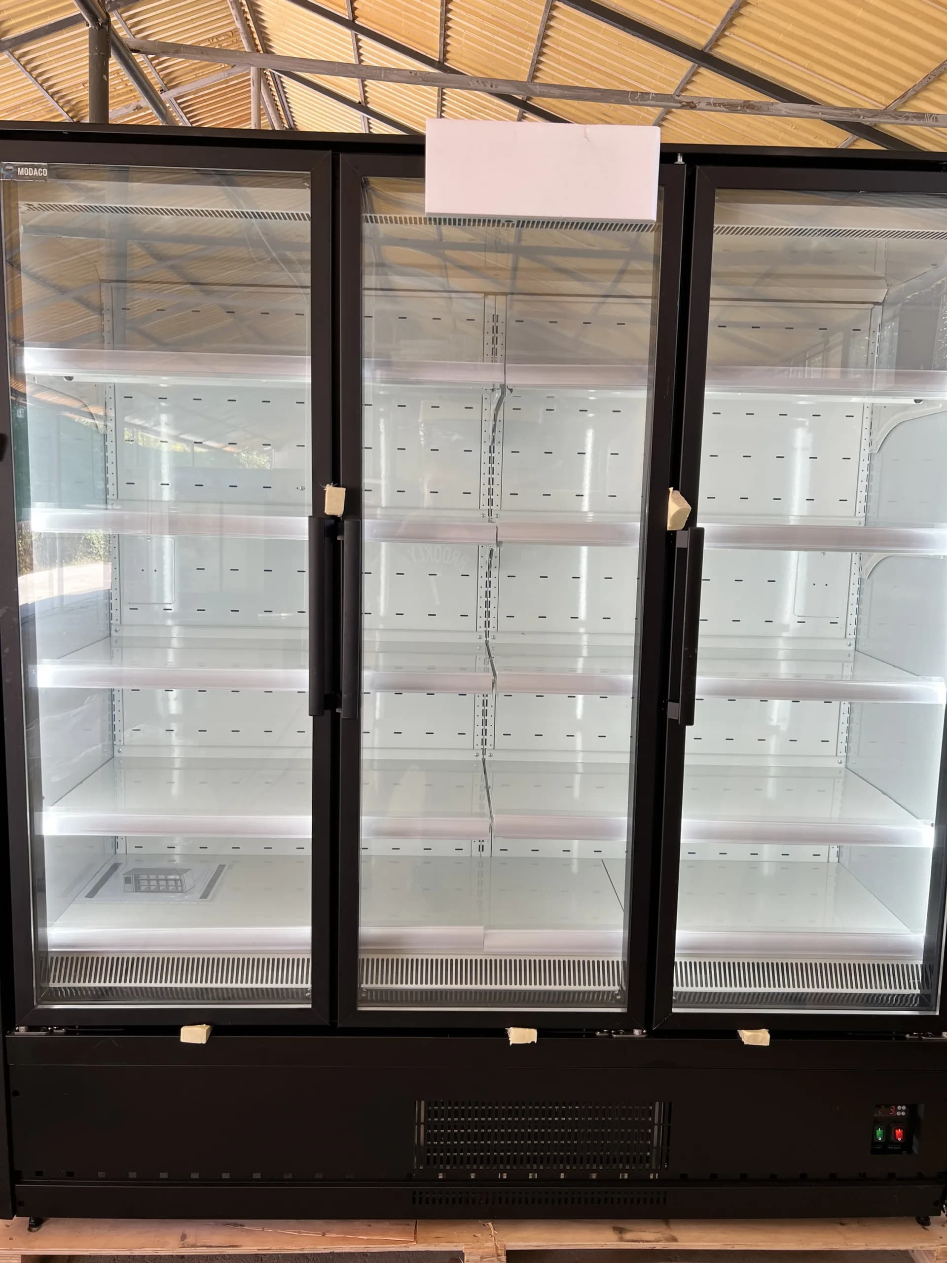 Vitrina frigorifica trei usi - MOD1900F2