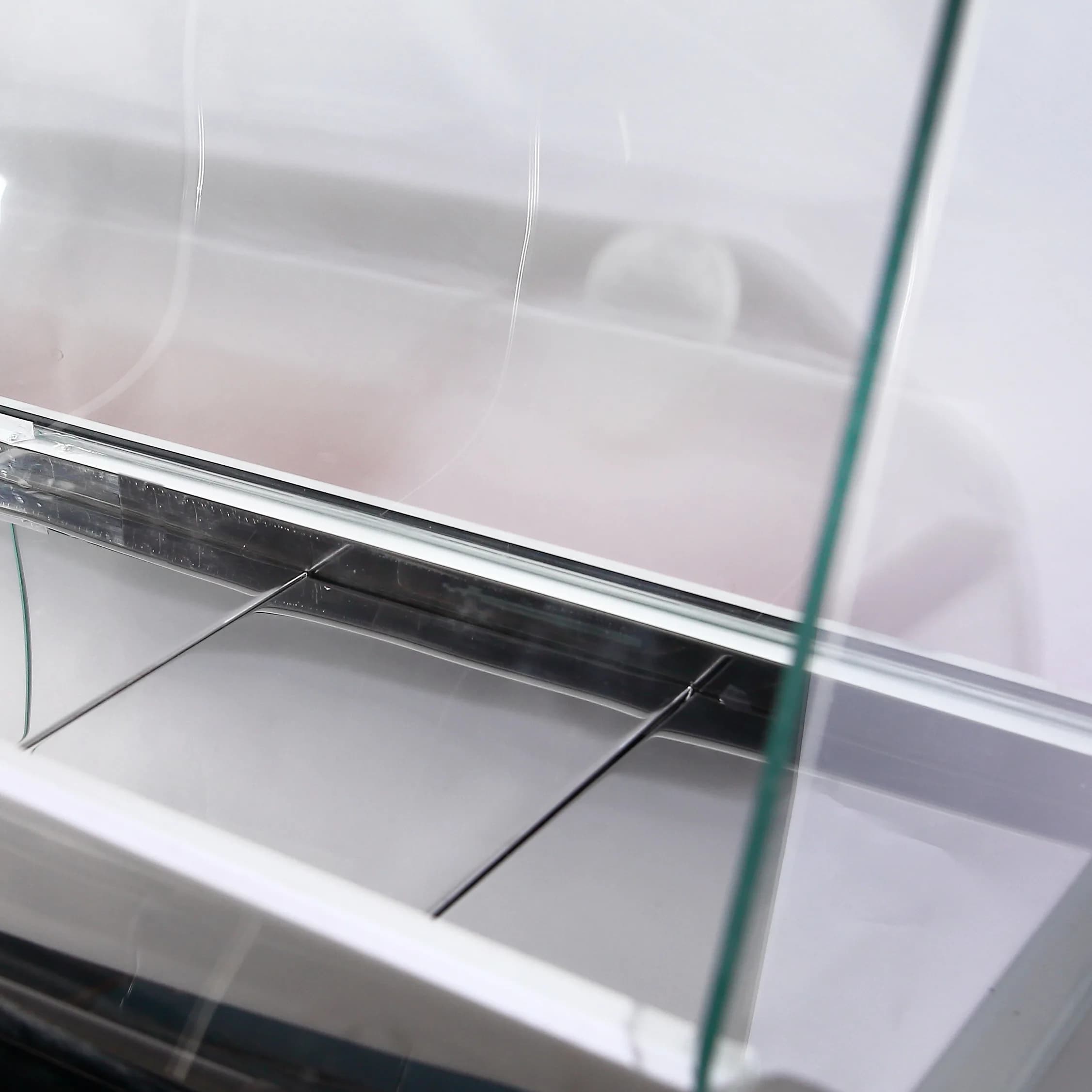 Vitrină frigorifica VFX1000 Pentru Mezeluri/Carne, Profesionala, Dezghetare Automata, Afisajul Digital, 200X102X70X124 CM