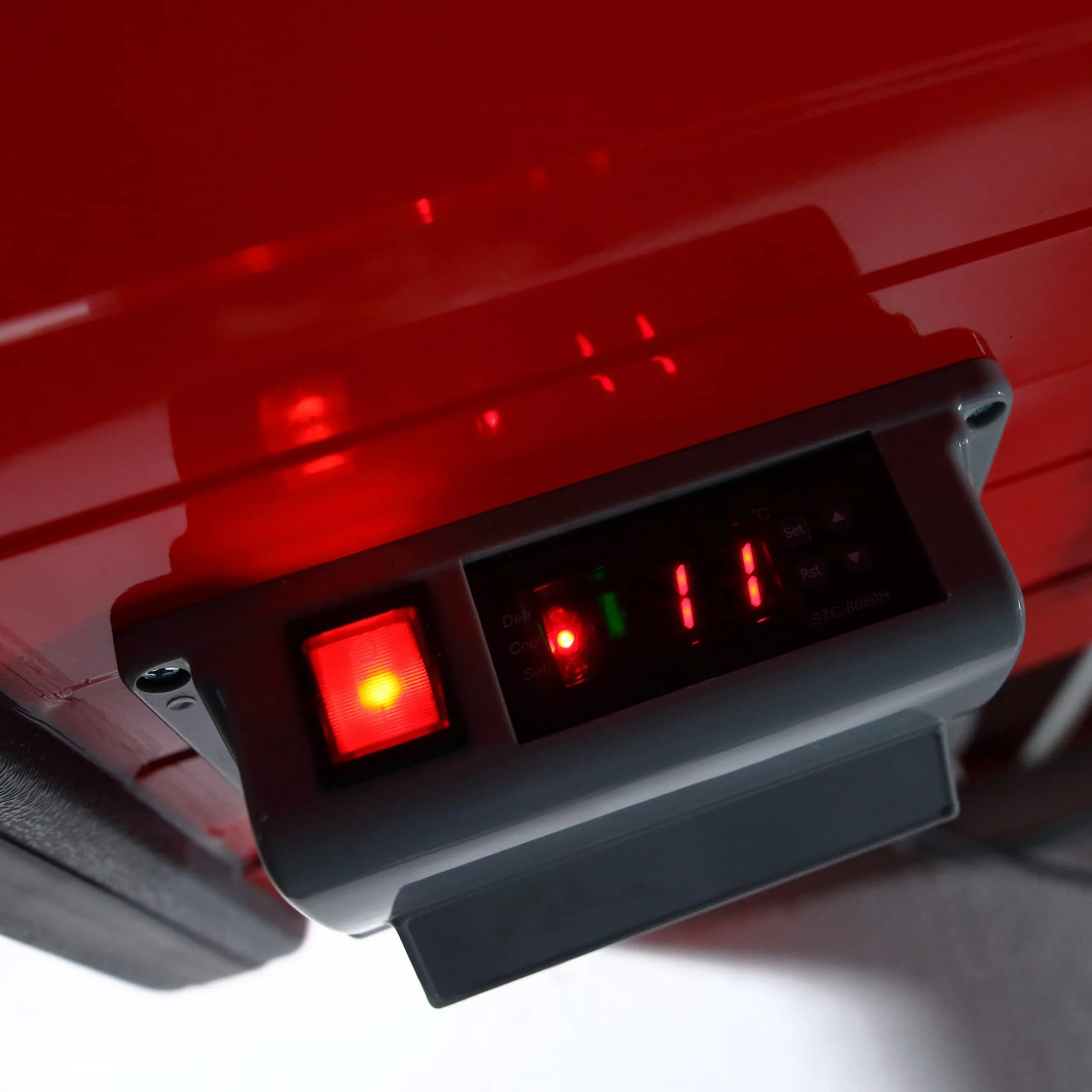 Vitrină frigorifica VFX1000 Pentru Mezeluri/Carne, Profesionala, Dezghetare Automata, Afisajul Digital, 200X102X70X124 CM